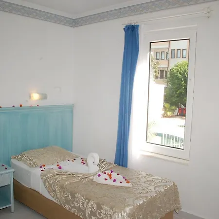 Otel Risus 2*